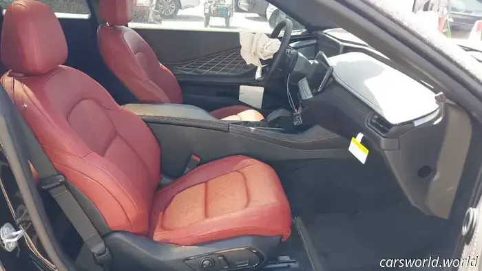 El primer Dodge Charger EV Destrozado Está Listo para su Intercambio Hemi V8