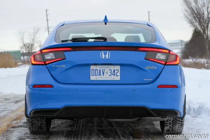 2025 Honda Civic Hybrid Hatchback Recensione: ancora una scelta superiore