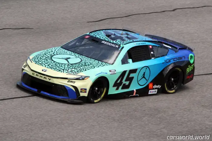 Откровенные сообщения руководителей NASCAR, Майкл Джордан показан на напряжённом судебном заседании