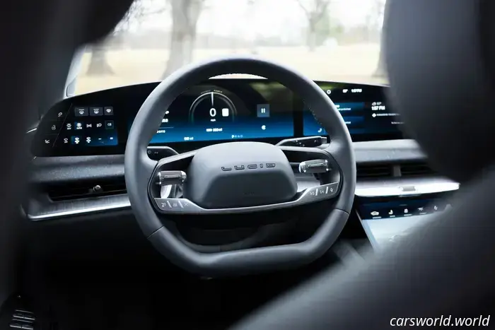 Lucid Air Touring делает так много правильно, что проще простить то, что он делает неправильно. К тому же, ты его видел?