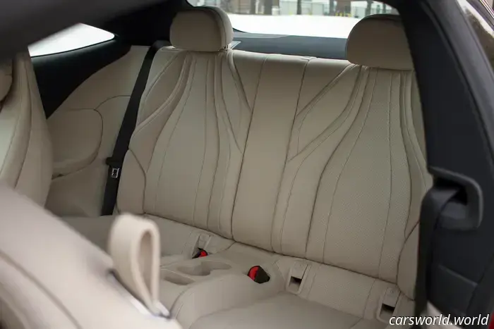 El Mercedes-Benz CLE300 Demuestra Que Las Pantallas No Son Un Lujo