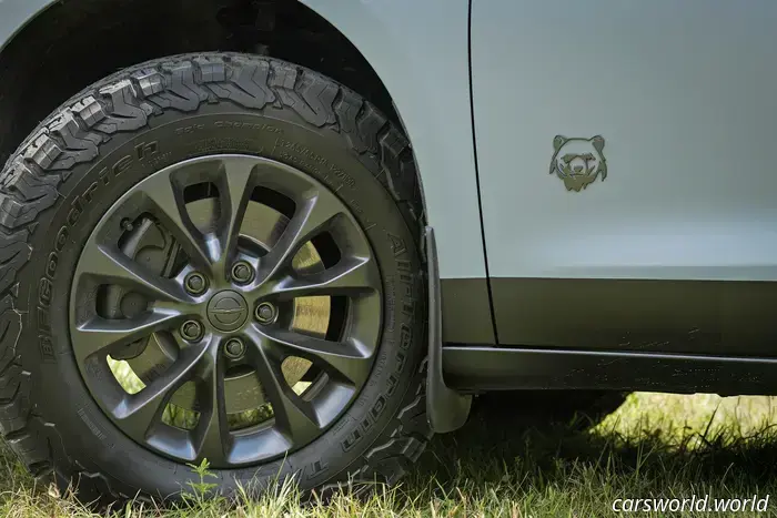 Chrysler Pacifica Grizzly Peak — четырёхместный минивэн на 31-дюймовых шинах