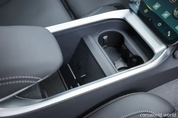 Lucid Air Touring делает так много правильно, что проще простить то, что он делает неправильно. К тому же, ты его видел?