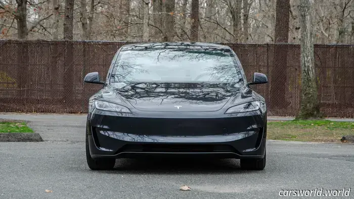 Revisión del rendimiento del Tesla Model 3 2025: Rápido como el Infierno, pero No un Automóvil de Conductor