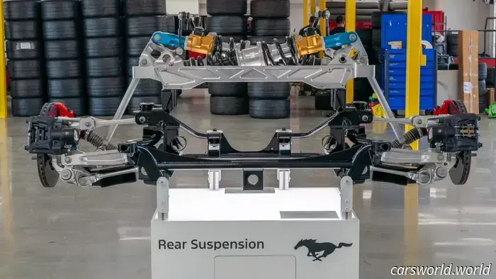 Il viaggio di una Mustang da 325.000 dollari: dalla linea di assemblaggio di Flat Rock a una supercar costruita a mano