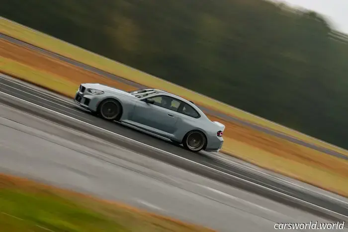 Prima prova su strada della BMW M2 CS 2026: 108.000 dollari e in pista si comporta come tale