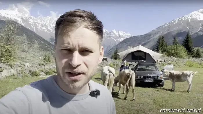 Este tipo conduce casualmente su viejo BMW Serie 5 desde Alemania a Asia y de regreso