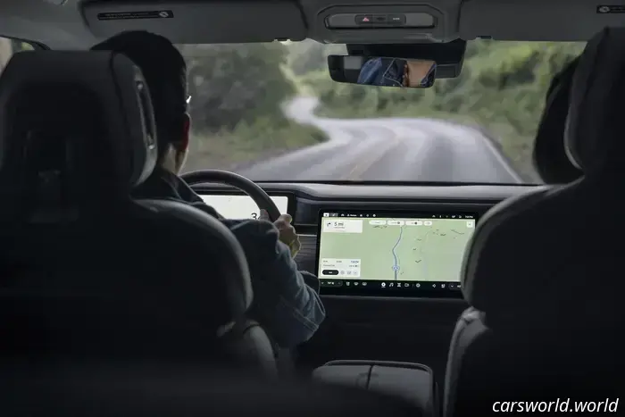 Rivian affronta finalmente le lamentele sulla navigazione con Google Maps integrato e personalizzato