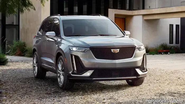 Unisciti a me mentre verso un sorso in memoria della Cadillac XT6