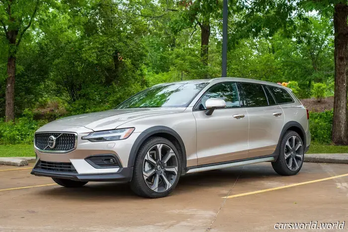 2025 Volvo V60 Cross Country Review: Remains Distinctive, Yet Beginning to Show Its Age