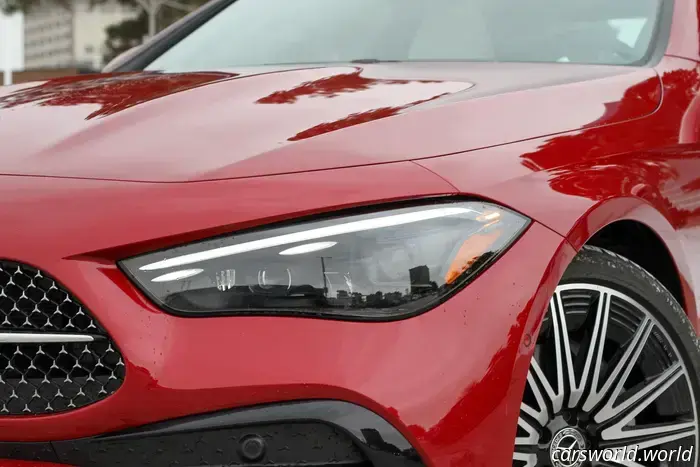 El Mercedes-Benz CLE300 Demuestra Que Las Pantallas No Son Un Lujo