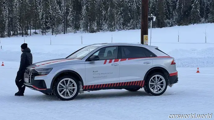 Cómo realizar un derrape con un Audi de 900 CV en hielo sin chocar.