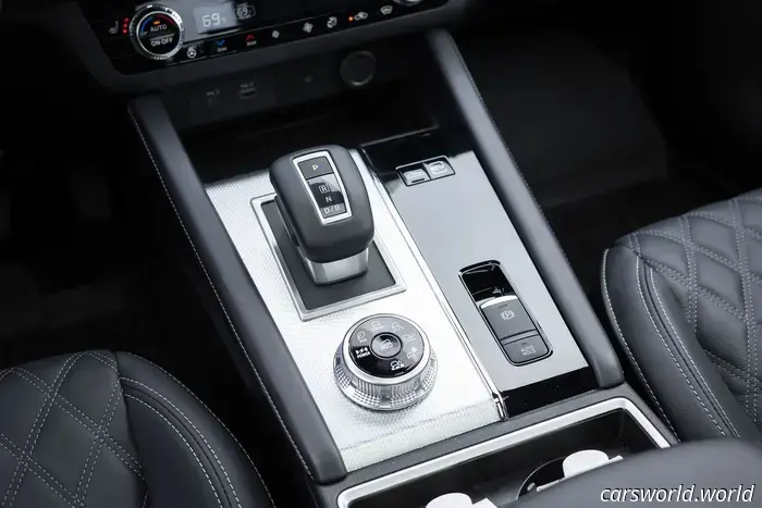 Recensione della Nissan Rogue 2026 ibrida plug-in: il jolly elettrificato