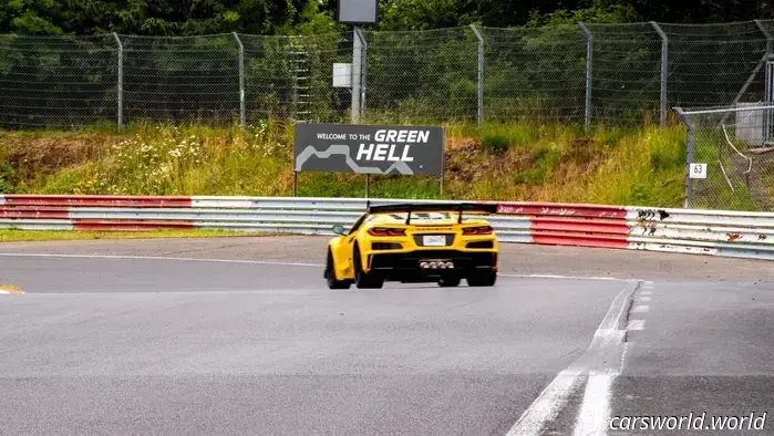 La storia di come Chevrolet abbia battuto Porsche e Ford sul Nürburgring