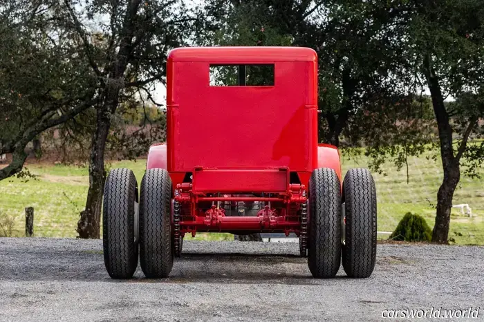 Questa incredibile collezione di rari autocarri da lavoro antichi andrà all'asta