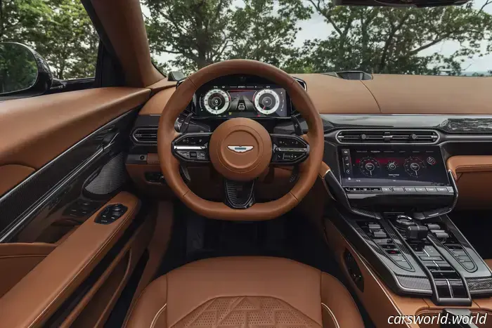 Revisión del Aston Martin Vanquish Volante 2026: Como montar en un Pegaso