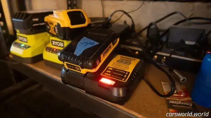 Ricevi utensili DeWalt gratuiti comprando batterie da The Home Depot durante questa vendita anticipata del Black Friday.