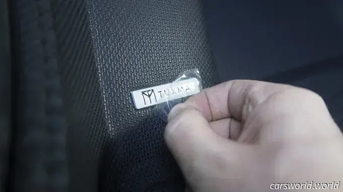 TuxMat Puede Hacer Que un Automóvil de Modelo Base Se Sienta de Élite en un Instante