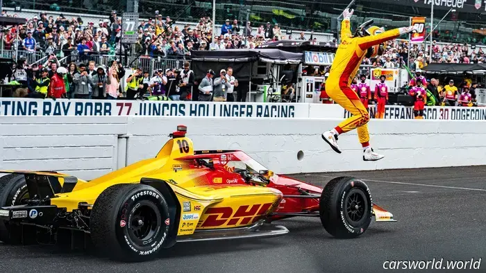 Cómo el ganador de Indy 500, Alex Palou, y Honda están Dominando la Era Híbrida de IndyCar