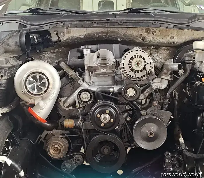 Questo pickup Ford Super Duty ha un segreto: un grande blocco 8.1 L Chevy V8