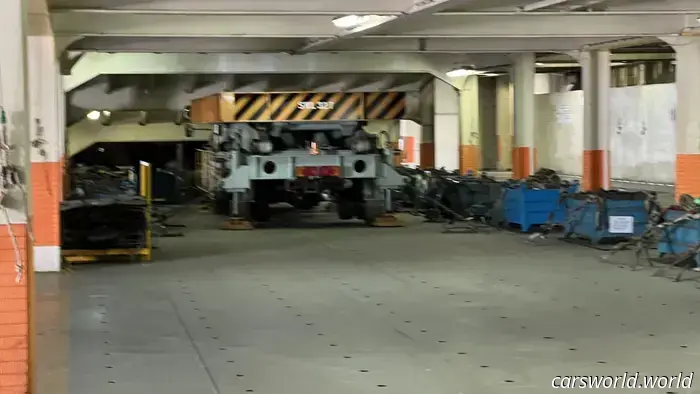Dentro del Buque de Carga de 650 Pies de Hyundai Atracado en la Fábrica de Automóviles Más Grande del Mundo