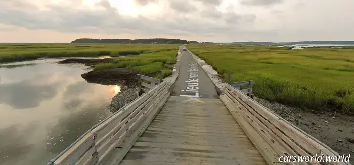 FedEx Van Trapped in Rising Tide During Faulty Island Delivery