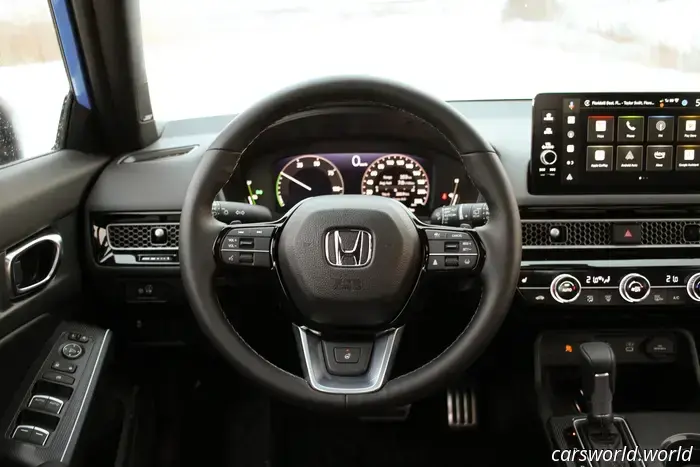 2025 Honda Civic Hybrid Hatchback Recensione: ancora una scelta superiore
