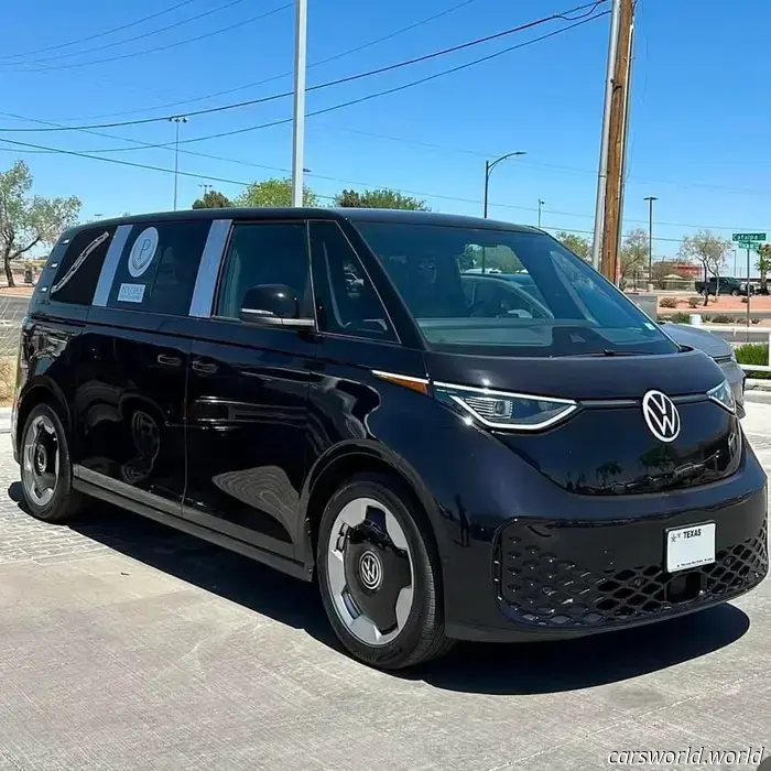 Alguien convirtió el Alegre Zumbido del VW ID en un Coche Fúnebre