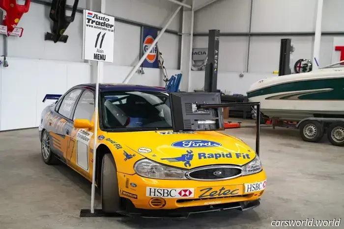 Ford Convirtió Esta Leyenda De Los Turismos De Los 90 En un Simulador De Carreras. Ahora Está A La Venta