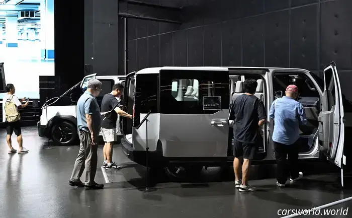 Kia's electric vans featuring interchangeable bodies have become a reality.