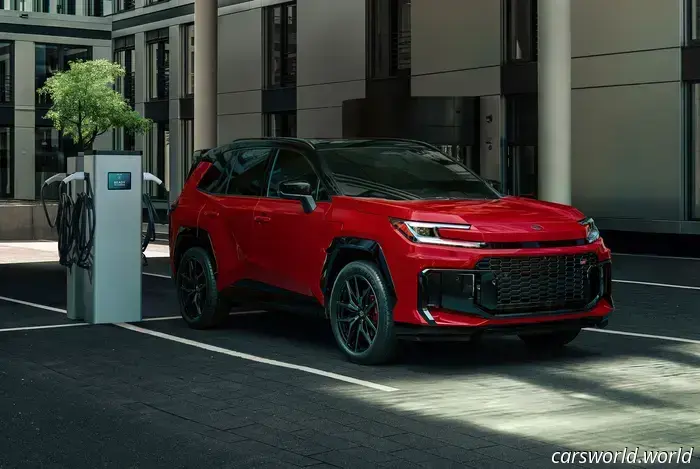 Toyota Realmente Hizo un RAV4 GR Sport Con 320 HP, Suspensión Ajustada y Neumáticos de Verano