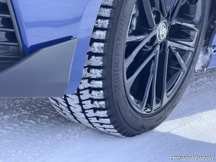 Neumáticos Bridgestone Dueler A / T Ascent y Blizzak 6: Revisión práctica de Frozen