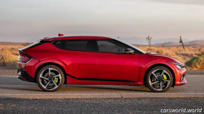 I proprietari della Kia EV6 stanno ricablando i loro subwoofer perché la fabbrica li ha cablati in modo errato.