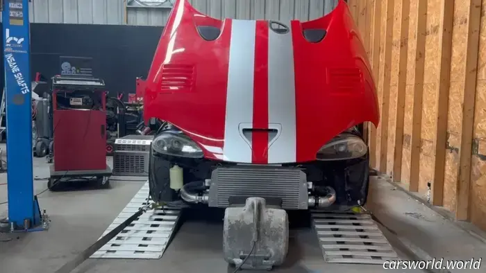 Hurricane I6-Swapped Dodge Viper Loses 4 Cylinders but Gains Over 400 HP