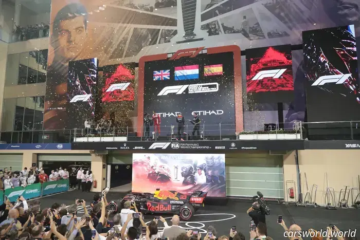 Dallo spegnersi dei semafori all'ultimo giro: un'intervista esclusiva a 'Crofty', la voce della F1