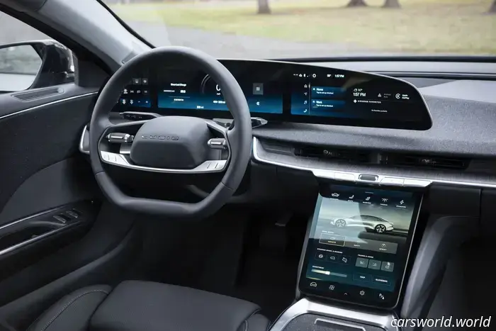 Lucid Air Touring делает так много правильно, что проще простить то, что он делает неправильно. К тому же, ты его видел?