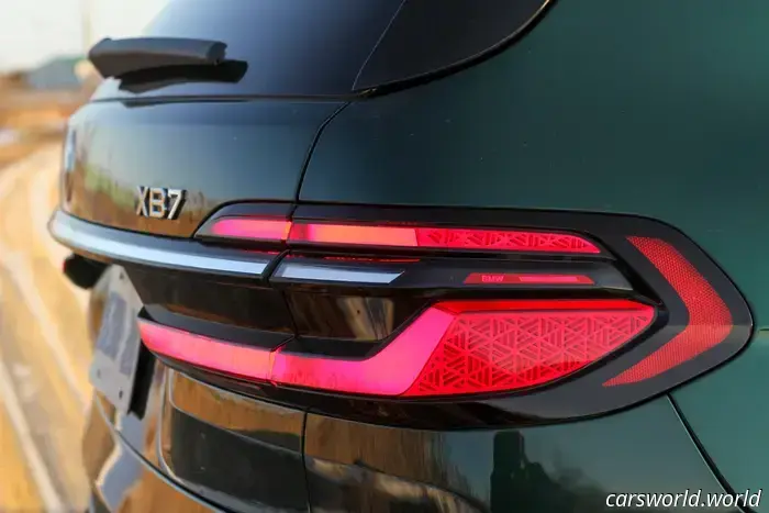 Revisión del BMW Alpina XB7 2025: Un SUV llamativo para adultos