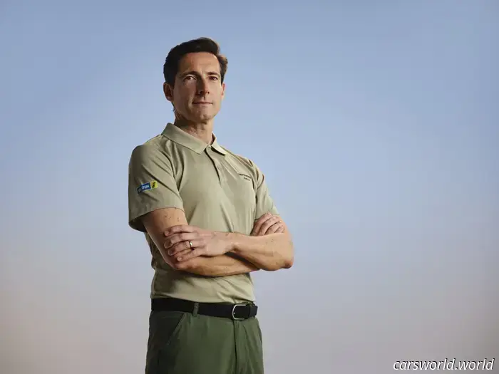 Land Rover's latest Defender race car features a 145-gallon fuel tank and a special ‘Flight Mode’ for performing jumps.