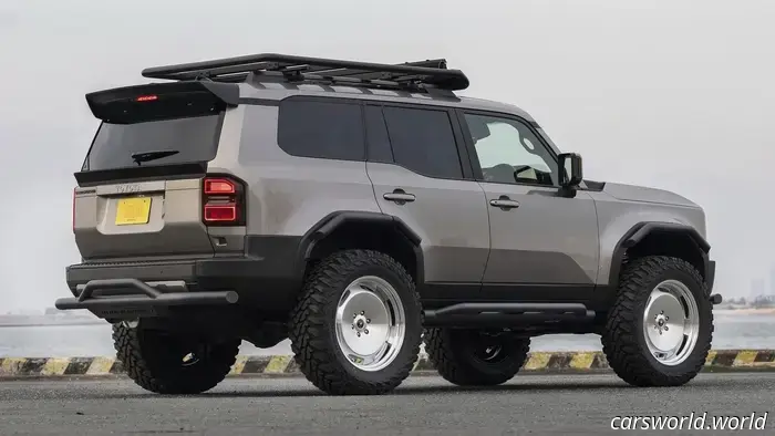 Il giudizio è ancora sospeso su questo Toyota Land Cruiser da esposizione con gomme da 37 pollici.