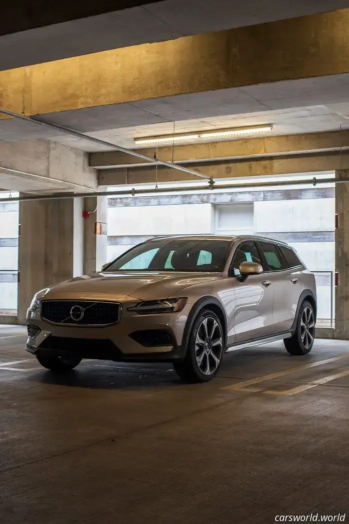 2025 Volvo V60 Cross Country Review: Remains Distinctive, Yet Beginning to Show Its Age