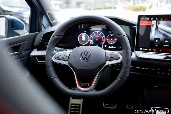 El Nuevo VW Golf R No Tiene los Botones del Volante del GTI por una Razón Molesta