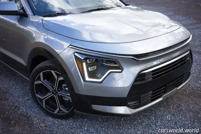 2025 Kia Niro Plug-In Hybrid Review: Excelling in a Single Aspect