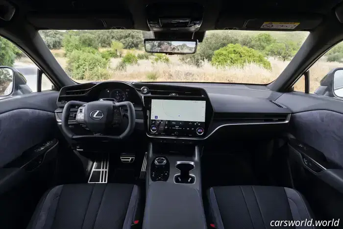 2026 Lexus RZ 550e Prima prova su strada: un veicolo elettrico elegante e sportivo che non può percorrere lunghe distanze
