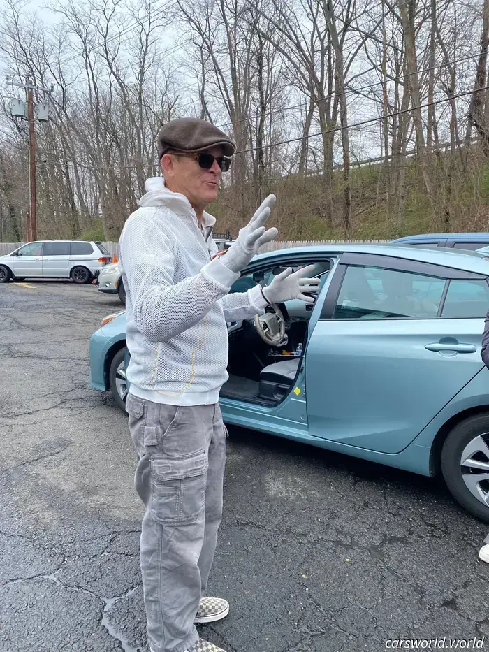 Un dispositivo manos libres de conducción de 1.000 dólares condujo un Prius antiguo de costa a costa de forma 99% autónoma.
