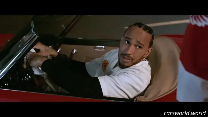 A Lewis Hamilton Seguro Que No Le Importan Los Superdeportivos De Gasolina Ahora Que Está Con Ferrari