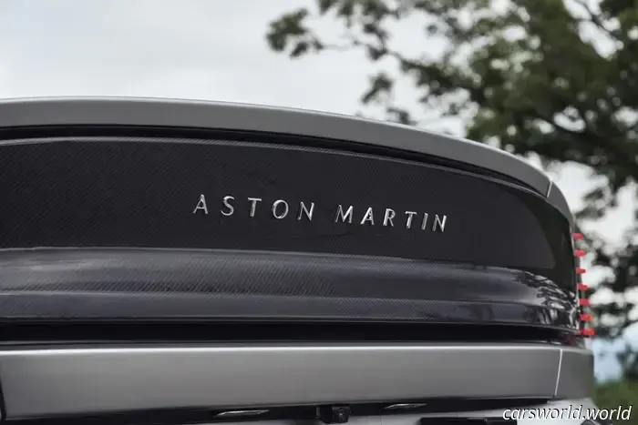 Revisión del Aston Martin Vanquish Volante 2026: Como montar en un Pegaso